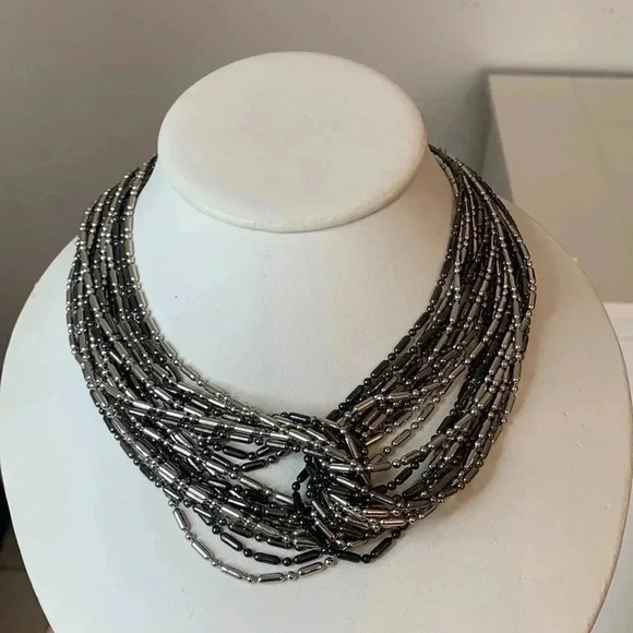 Simple vera vera wang Necklace - Picture 1 of 4